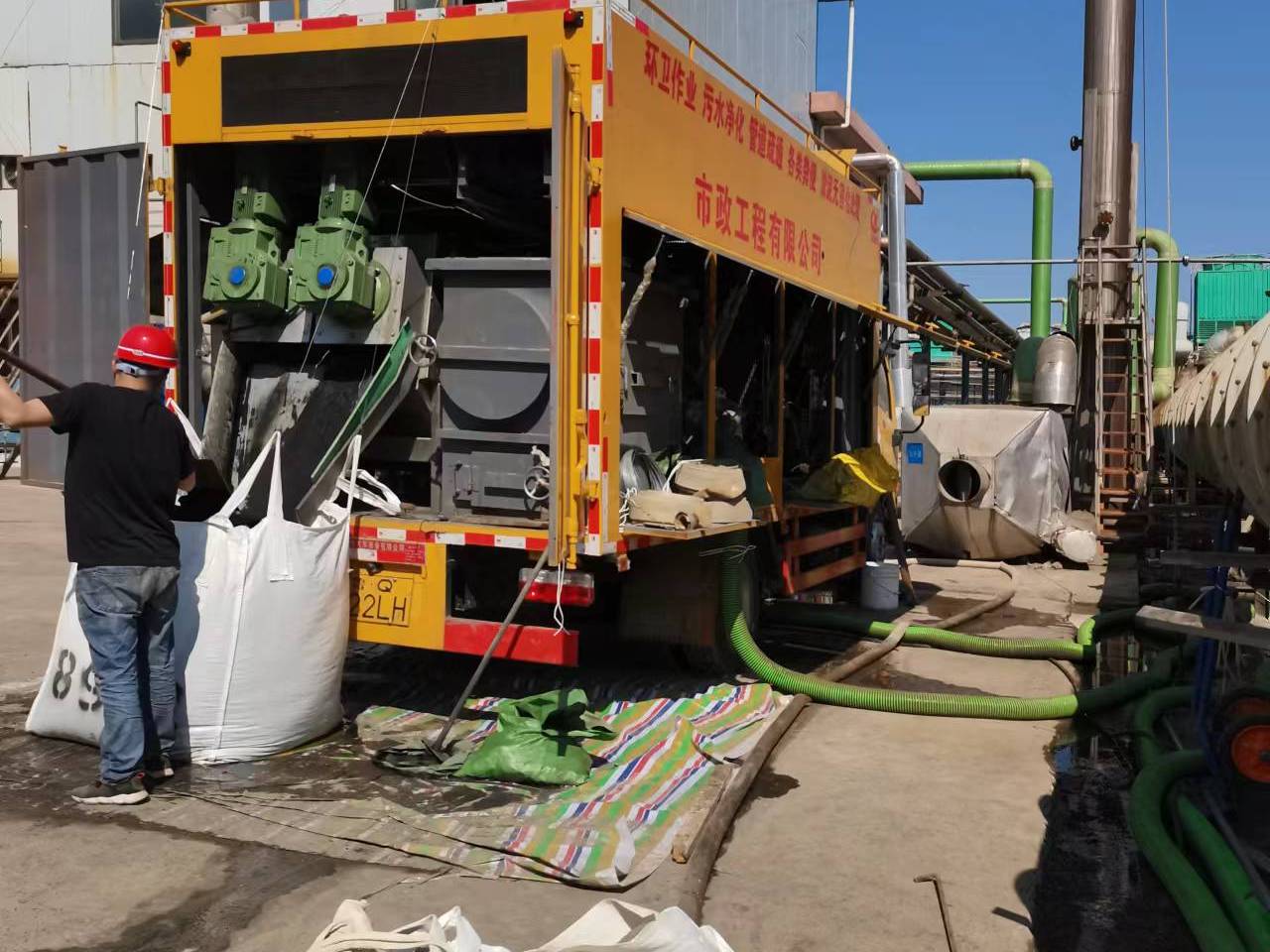 榕江淤泥压干处理